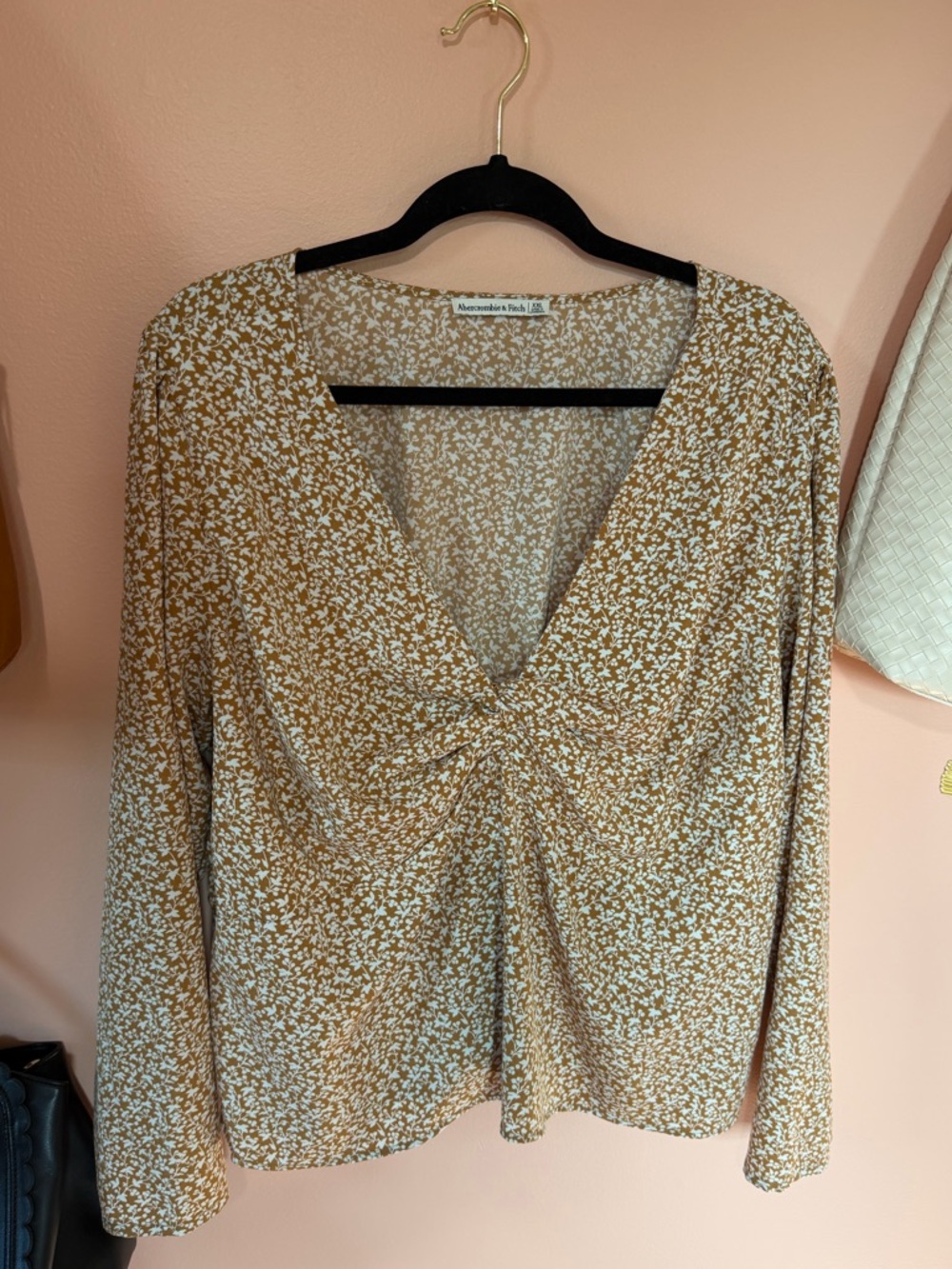 Abercrombie & Fitch Tan Floral Twist-Detail V-Neck Blouse